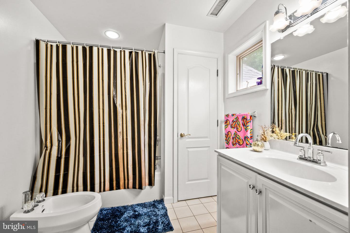 Wallingford, Pennsylvania, 19086, United States, 5 Bedrooms Bedrooms, ,6 BathroomsBathrooms,Residential,Active,1869134