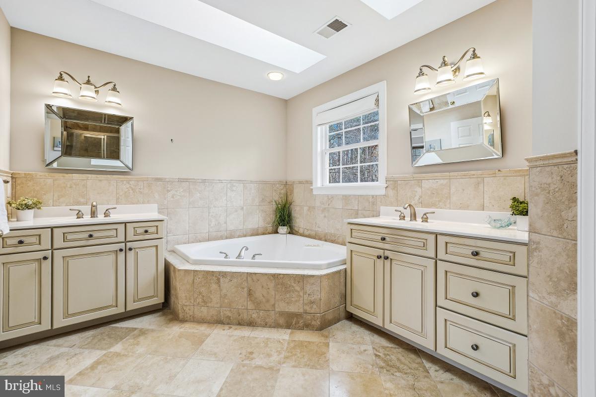 Fairfax, Virginia, 22030, United States, 5 Bedrooms Bedrooms, ,6 BathroomsBathrooms,Residential,Active,2008336