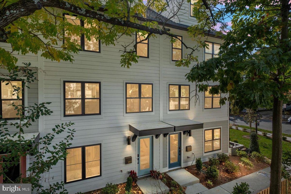 Arlington, Virginia, 22201, United States, 4 Bedrooms Bedrooms, ,5 BathroomsBathrooms,Residential,Active,2011879