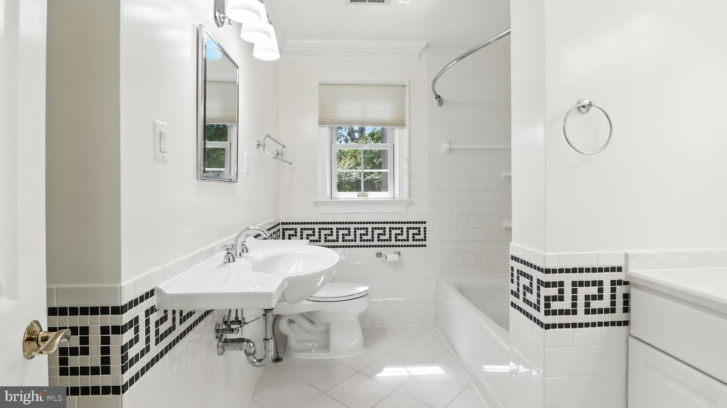 Alexandria, Virginia, 22308, United States, 4 Bedrooms Bedrooms, ,2 BathroomsBathrooms,Residential,Active,1936138
