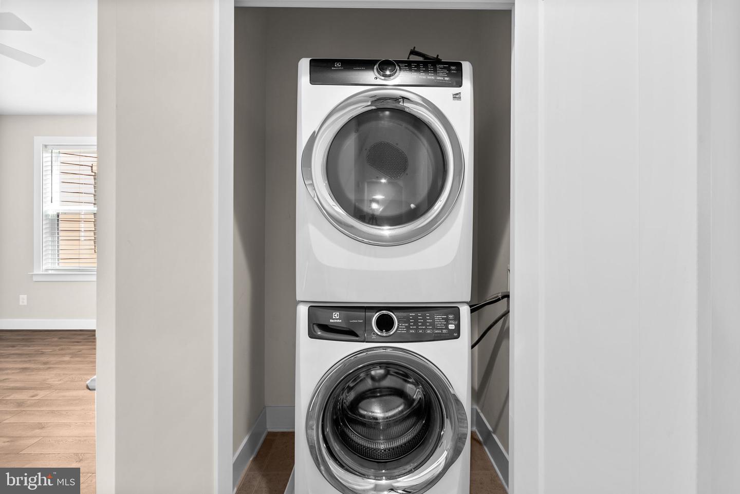 Rockville, Maryland, 20852, United States, 5 Bedrooms Bedrooms, ,5 BathroomsBathrooms,Residential,Active,1954009