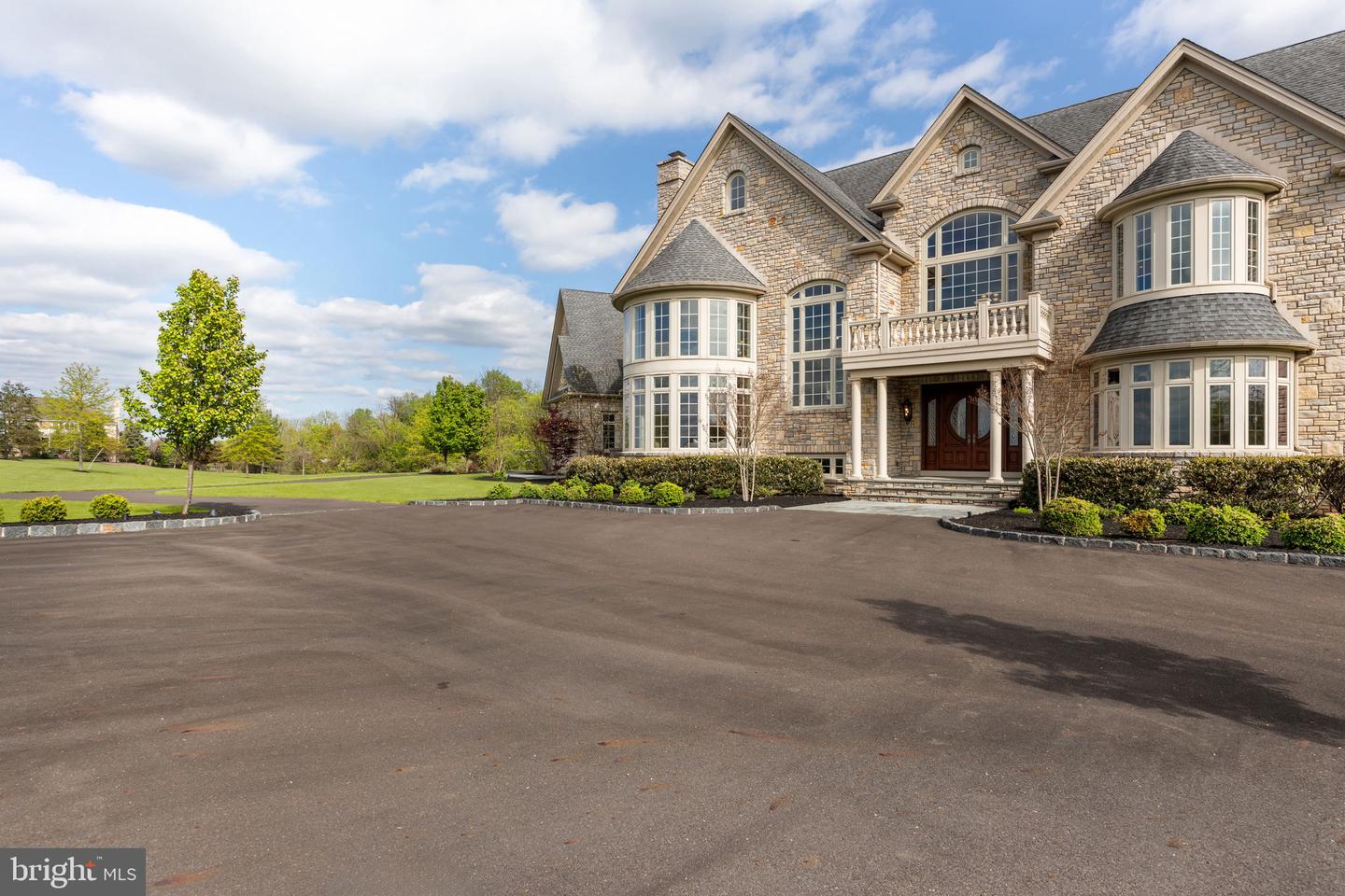 Perched at the pinnacle of an exclusive Upper Makefield Township encla – image 90