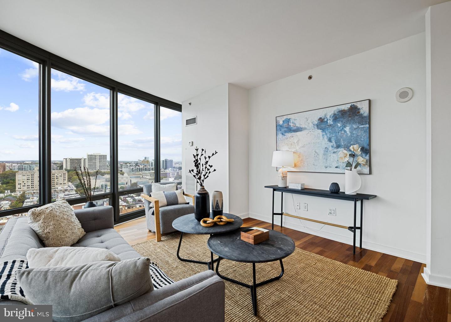 Philadelphia, Pennsylvania, 19103, United States, 3 Bedrooms Bedrooms, ,4 BathroomsBathrooms,Residential,Active,1993681