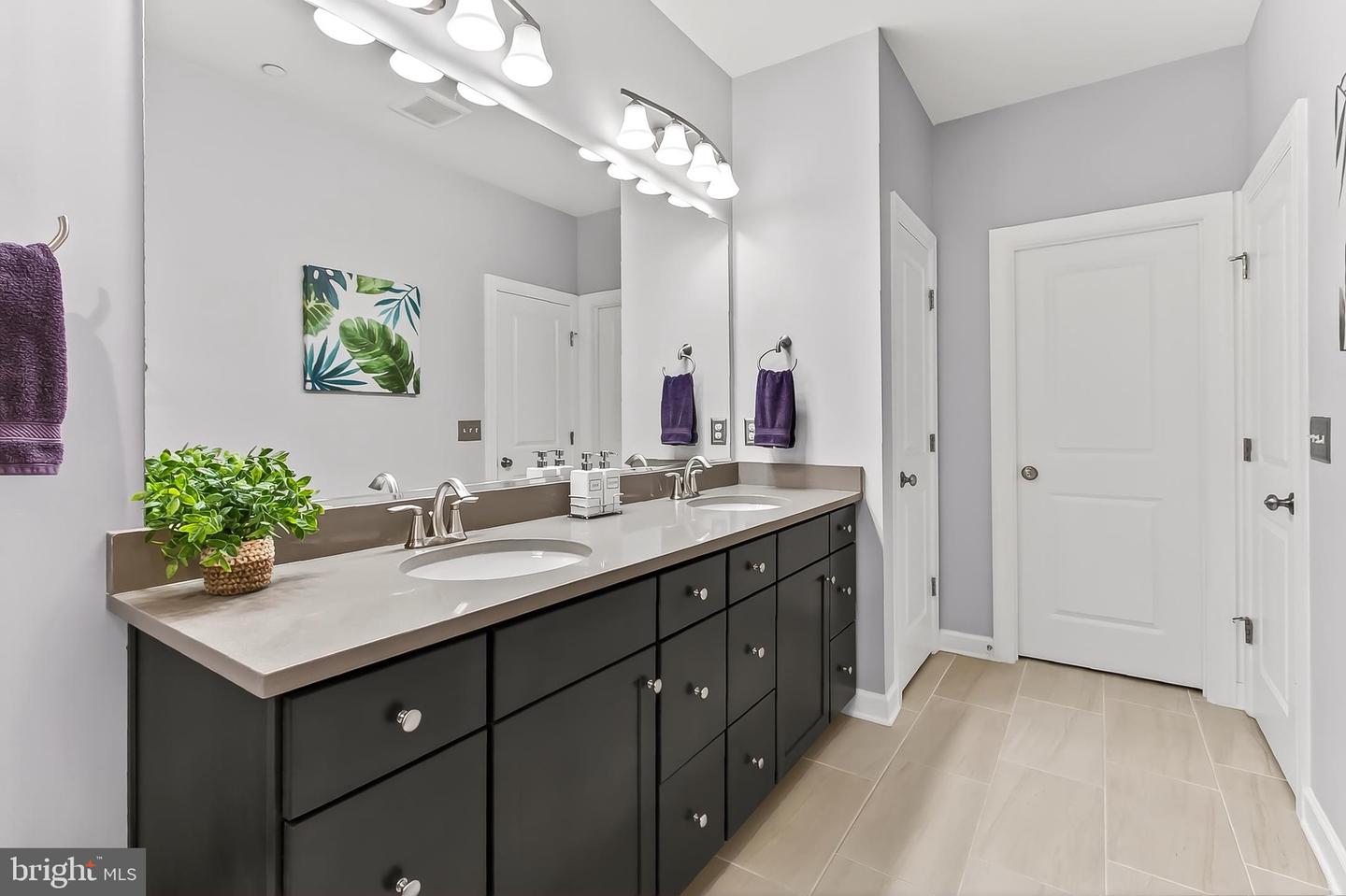 Fairfax, Virginia, 22033, United States, 4 Bedrooms Bedrooms, ,5 BathroomsBathrooms,Residential,Active,1992238