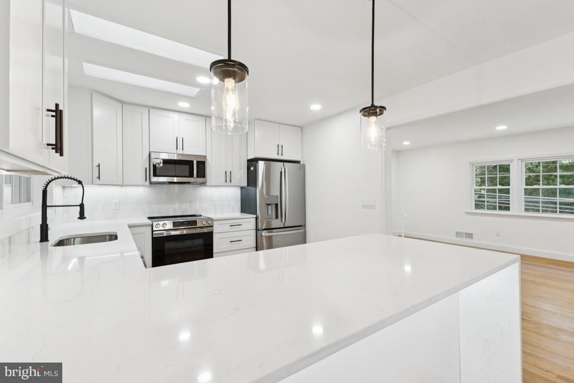 Arlington, Virginia, 22207, United States, 4 Bedrooms Bedrooms, ,3 BathroomsBathrooms,Residential,Active,1934775