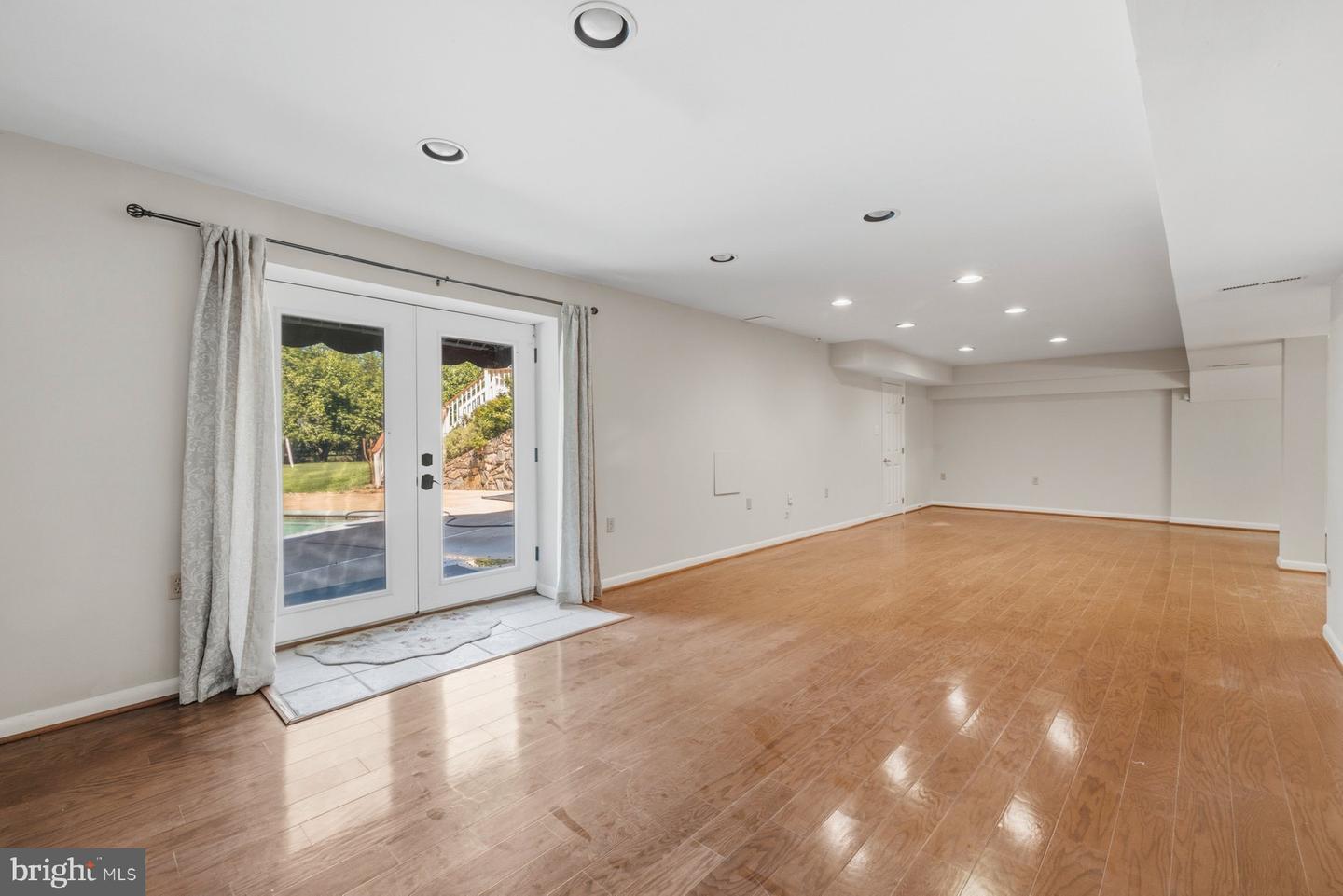 North Potomac, Maryland, 20878, United States, 5 Bedrooms Bedrooms, ,6 BathroomsBathrooms,Residential,Active,2045699