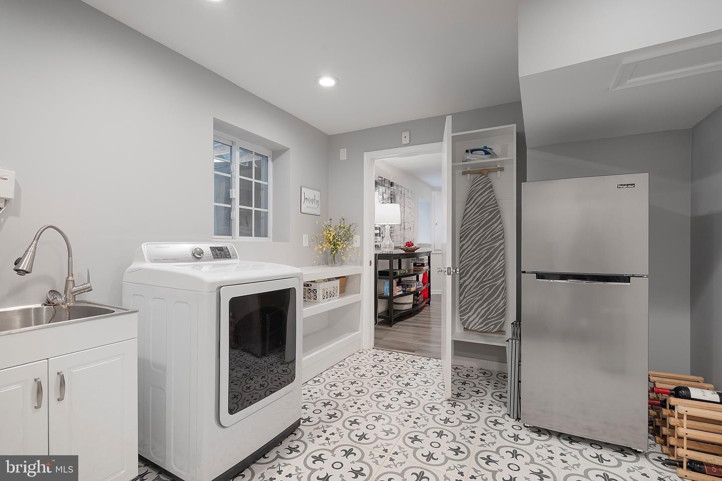 Arlington, Virginia, 22207, United States, 5 Bedrooms Bedrooms, ,4 BathroomsBathrooms,Residential,Active,1943764