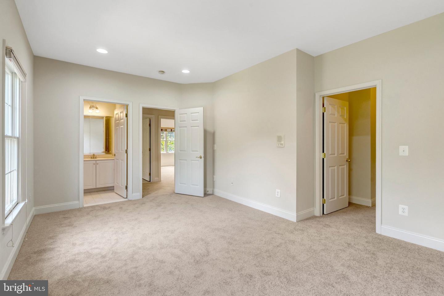 Haymarket, Virginia, 20169, United States, 5 Bedrooms Bedrooms, ,5 BathroomsBathrooms,Residential,Pending,2031766