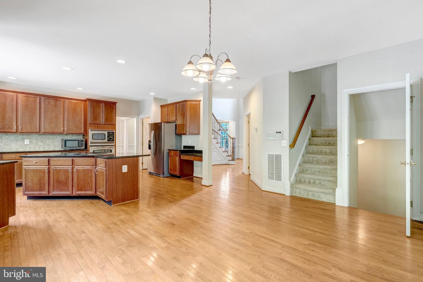 Haymarket, Virginia, 20169, United States, 5 Bedrooms Bedrooms, ,5 BathroomsBathrooms,Residential,Pending,2031766