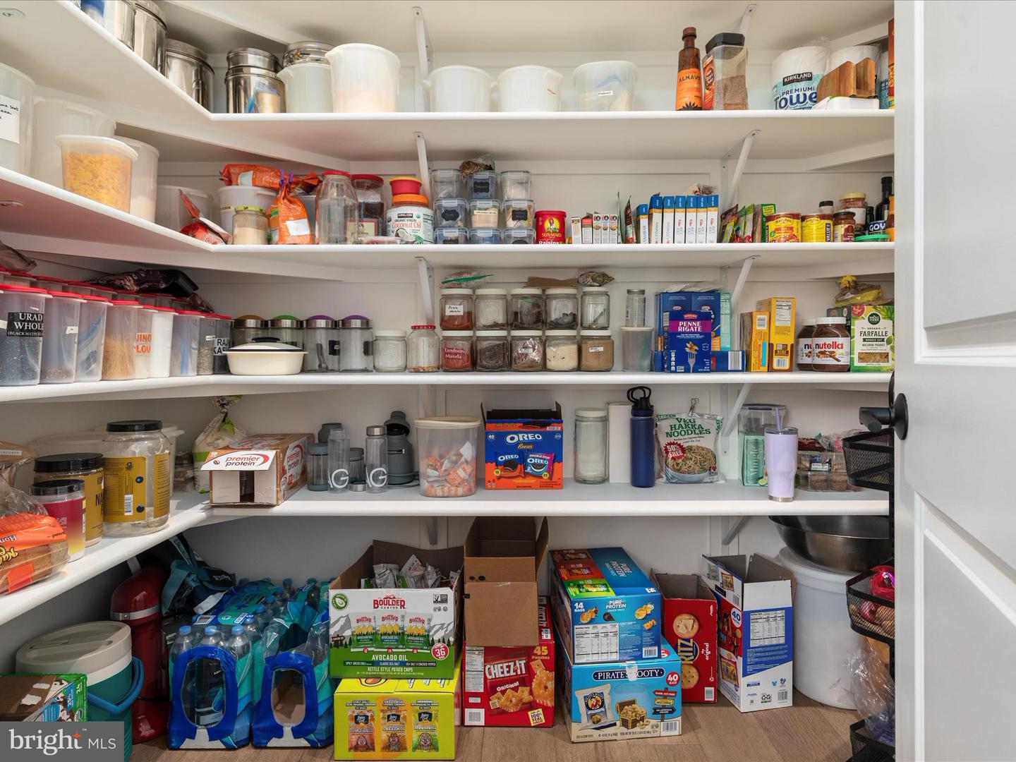 Oakton, Virginia, 22124, United States, 6 Bedrooms Bedrooms, ,6 BathroomsBathrooms,Residential,Active,1960120