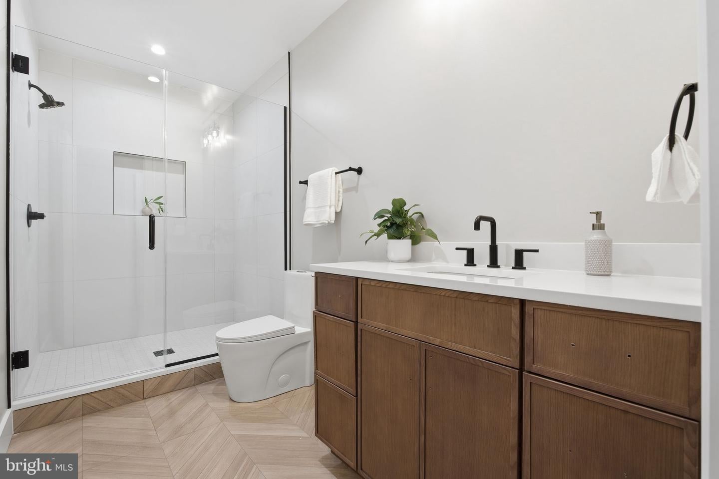 Kensington, Maryland, 20895, United States, 5 Bedrooms Bedrooms, ,5 BathroomsBathrooms,Residential,Active,2007291