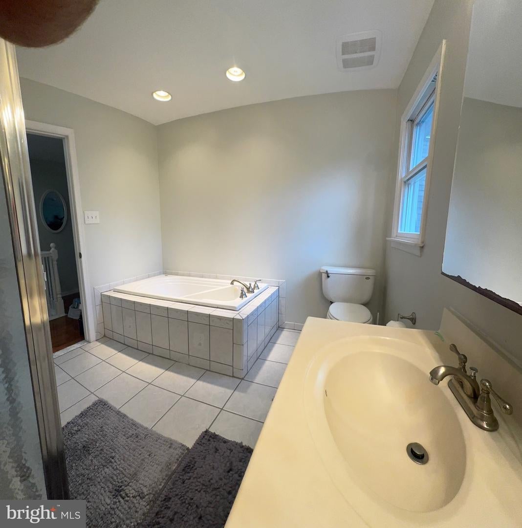 Delanco, New Jersey, 08075, United States, 5 Bedrooms Bedrooms, ,3 BathroomsBathrooms,Residential,Active,1914605