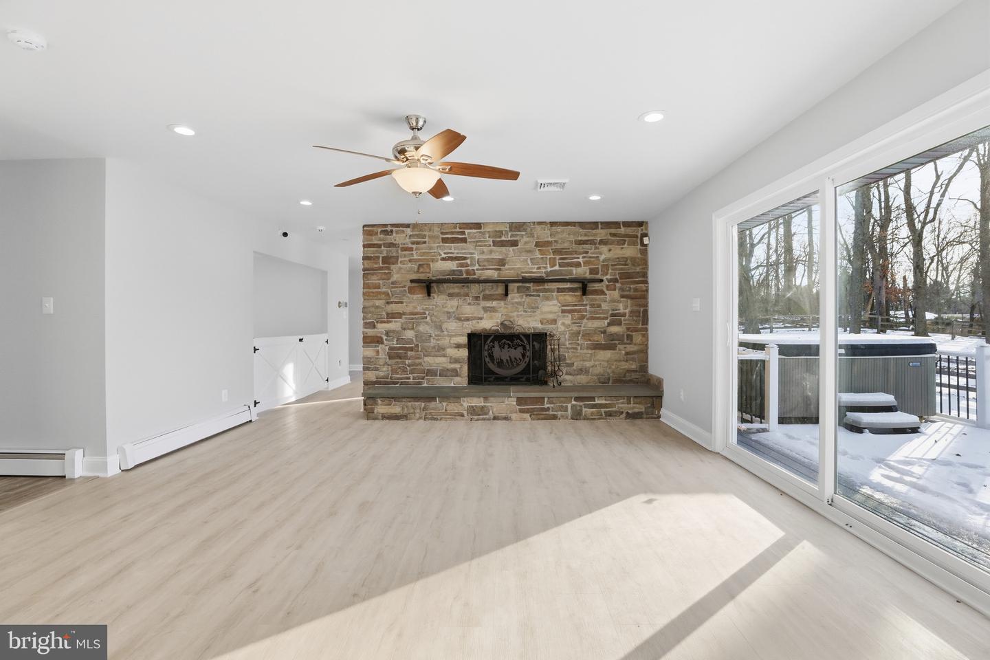 Clarksburg, Maryland, 20871, United States, 5 Bedrooms Bedrooms, ,3 BathroomsBathrooms,Residential,Active,1996277