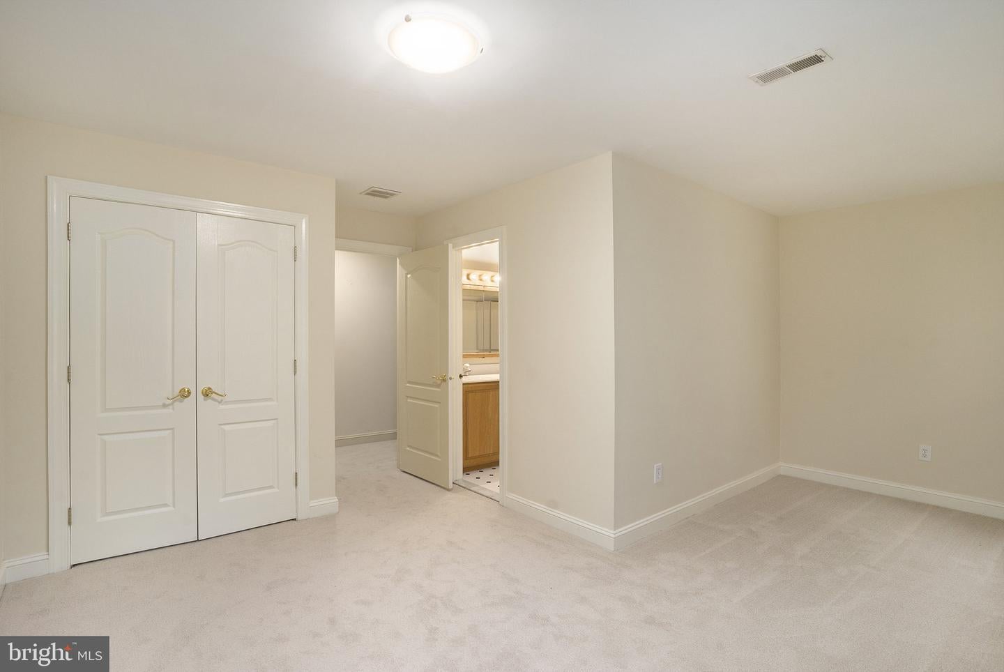 Sellersville, Pennsylvania, 18960, United States, 10 Bedrooms Bedrooms, ,7 BathroomsBathrooms,Residential,Active,1965847