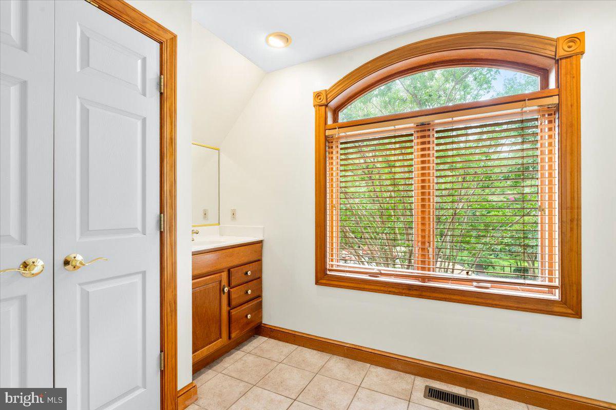 Frederick, Maryland, 21702, United States, 5 Bedrooms Bedrooms, ,8 BathroomsBathrooms,Residential,Active,2002354