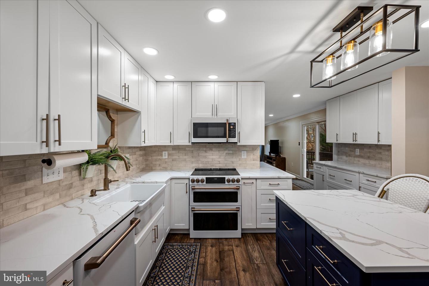 Centreville, Virginia, 20120, United States, 4 Bedrooms Bedrooms, ,3 BathroomsBathrooms,Residential,Active,2015484