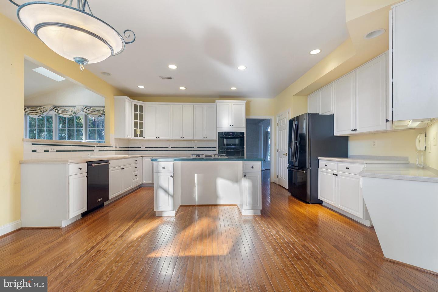 Rockville, Maryland, 20850, United States, 6 Bedrooms Bedrooms, ,5 BathroomsBathrooms,Residential,Active,1970950