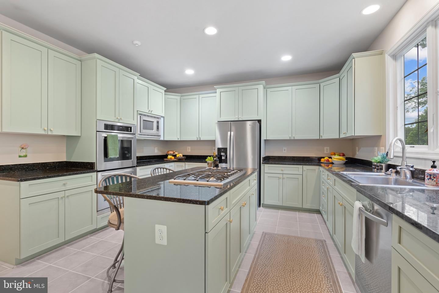 Oakton, Virginia, 22124, United States, 5 Bedrooms Bedrooms, ,5 BathroomsBathrooms,Residential,Active,1926902