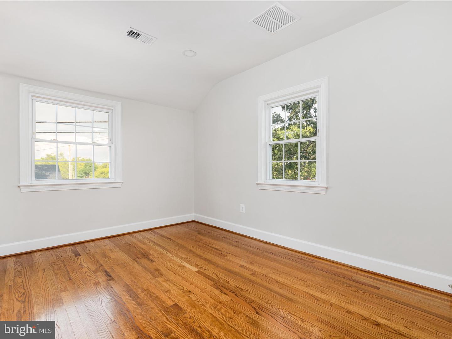 Arlington, Virginia, 22205, United States, 4 Bedrooms Bedrooms, ,4 BathroomsBathrooms,Residential,Active,1936390