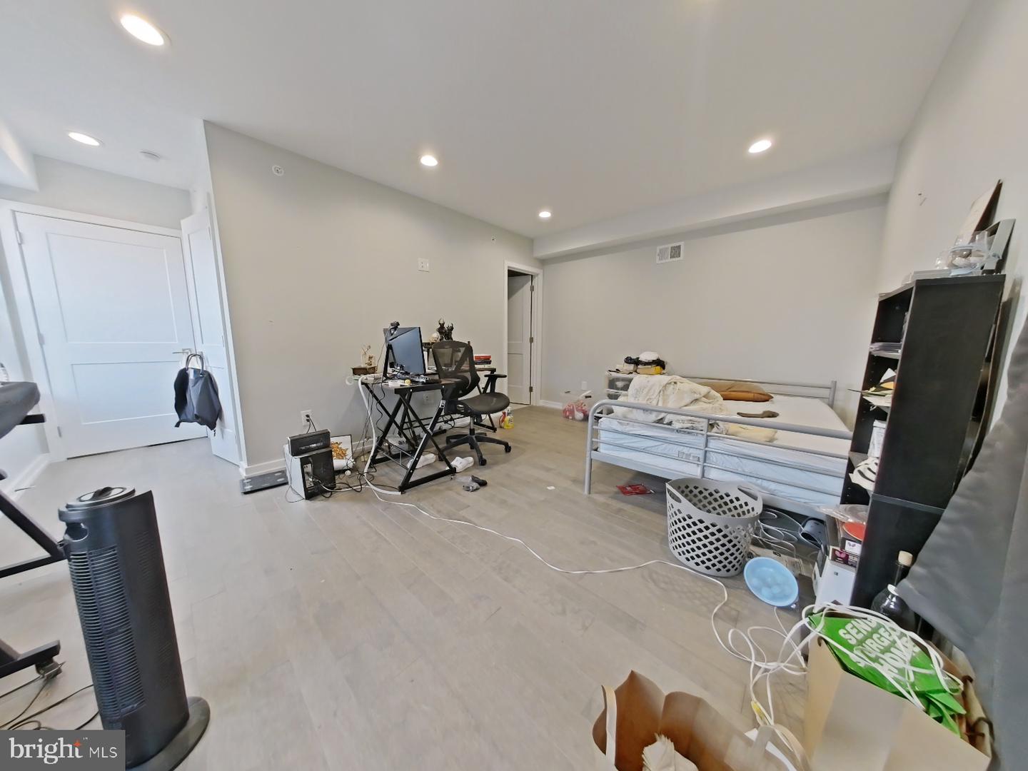 Philadelphia, Pennsylvania, 19130, United States, ,Residential,Active,1952052