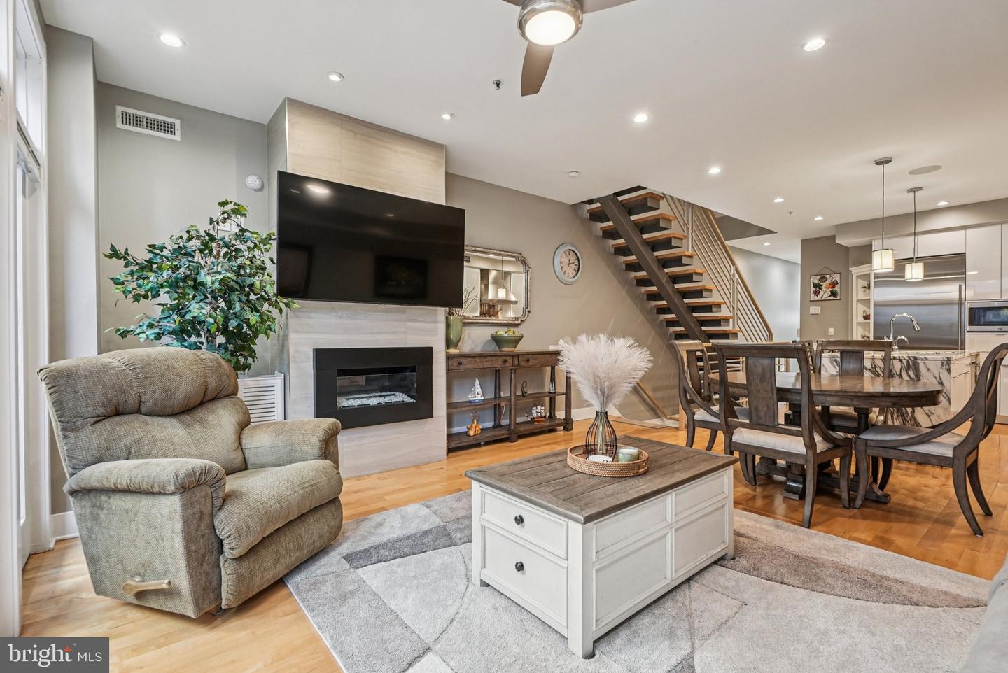 Philadelphia, Pennsylvania, 19147, United States, 4 Bedrooms Bedrooms, ,4 BathroomsBathrooms,Residential,Active,1999178