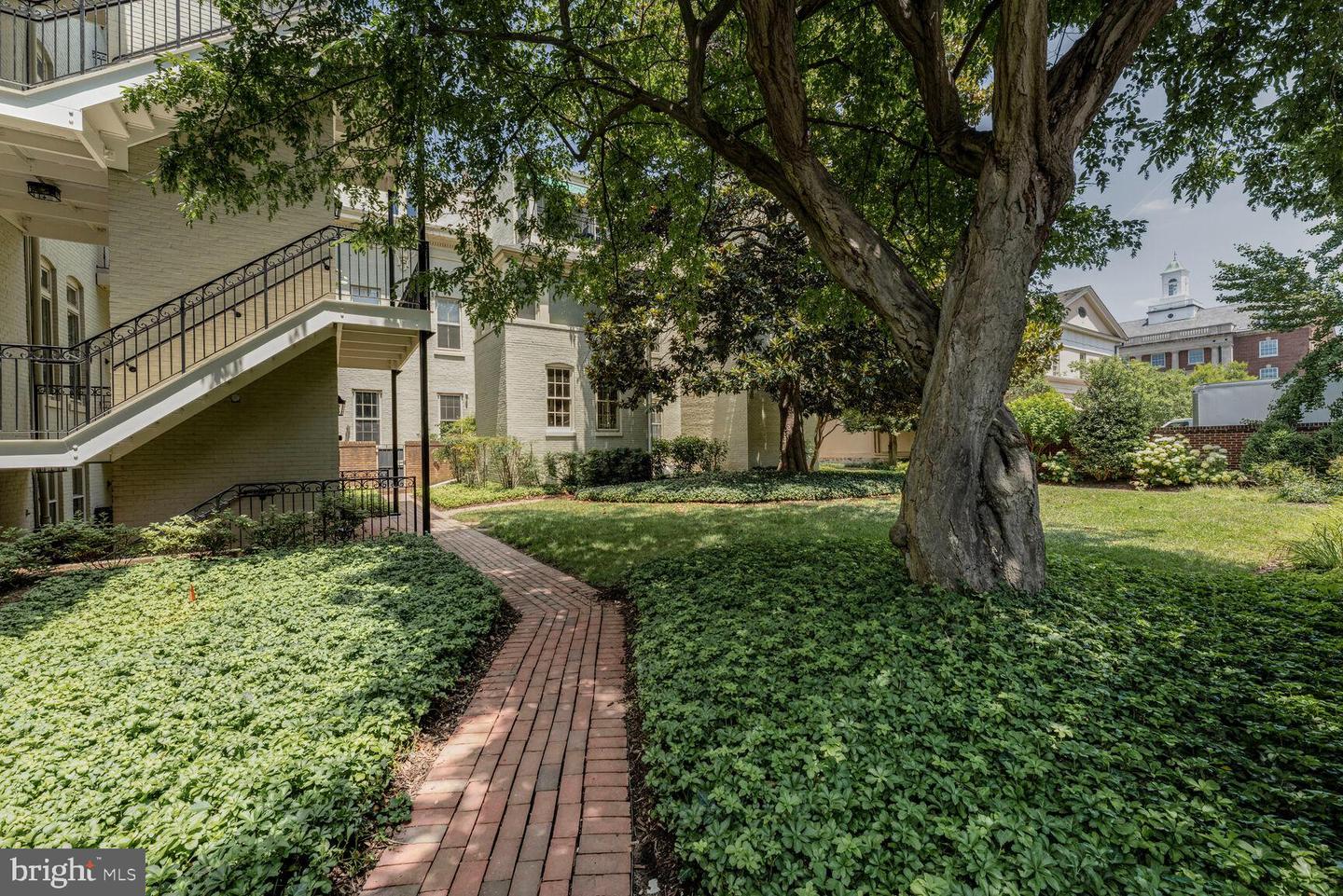 Alexandria, Virginia, 22314, United States, 2 Bedrooms Bedrooms, ,2 BathroomsBathrooms,Residential,Active,1929665