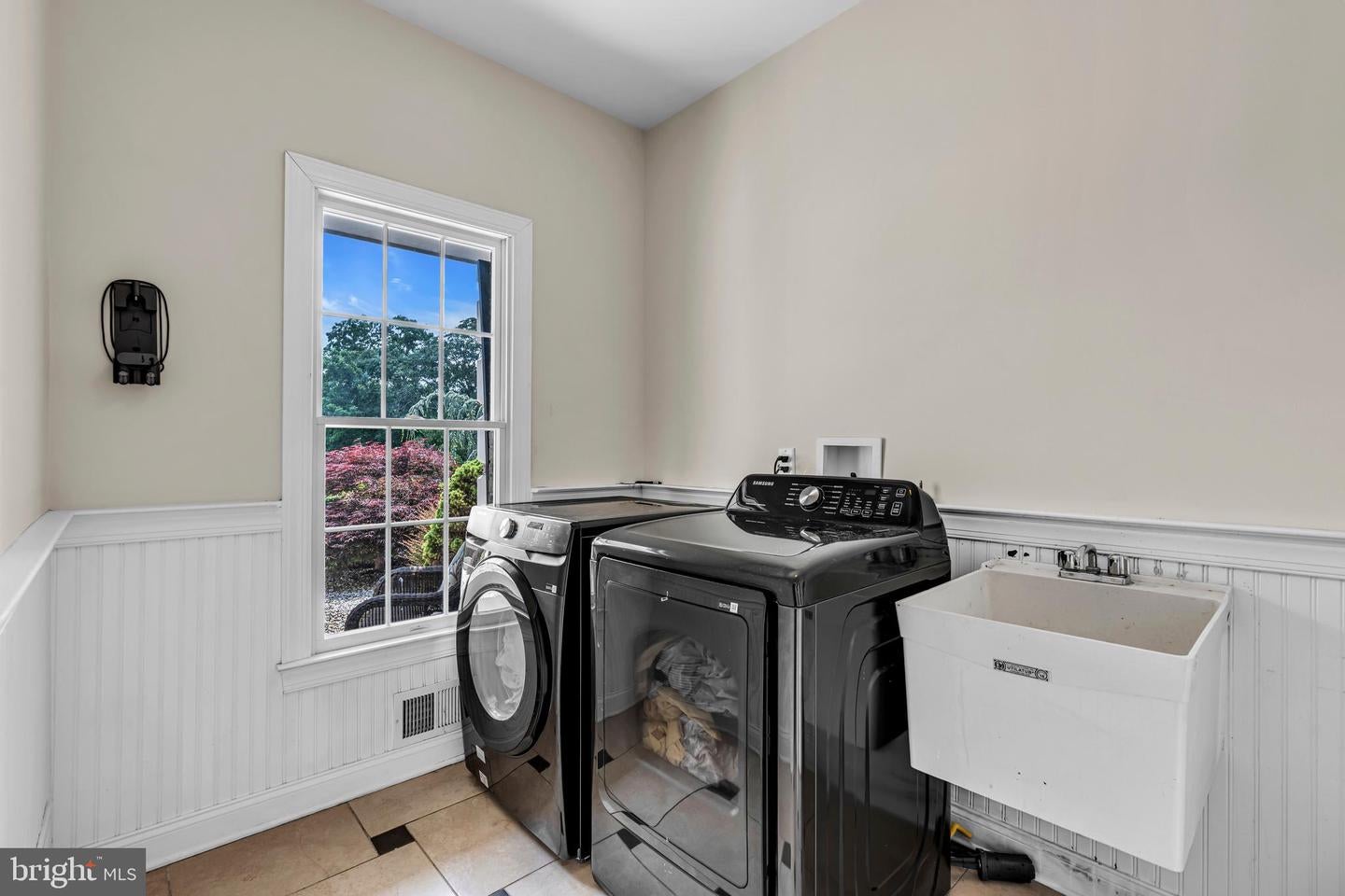 Farmingdale, New Jersey, 07727, United States, ,6 BathroomsBathrooms,Residential,Active,1868131