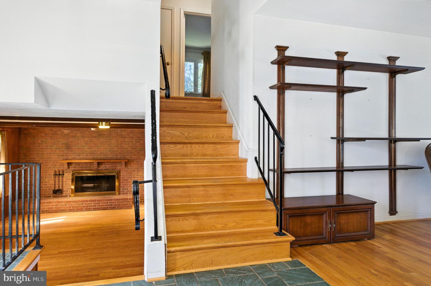 Mclean, Virginia, 22101, United States, 5 Bedrooms Bedrooms, ,3 BathroomsBathrooms,Residential,Active,1929396