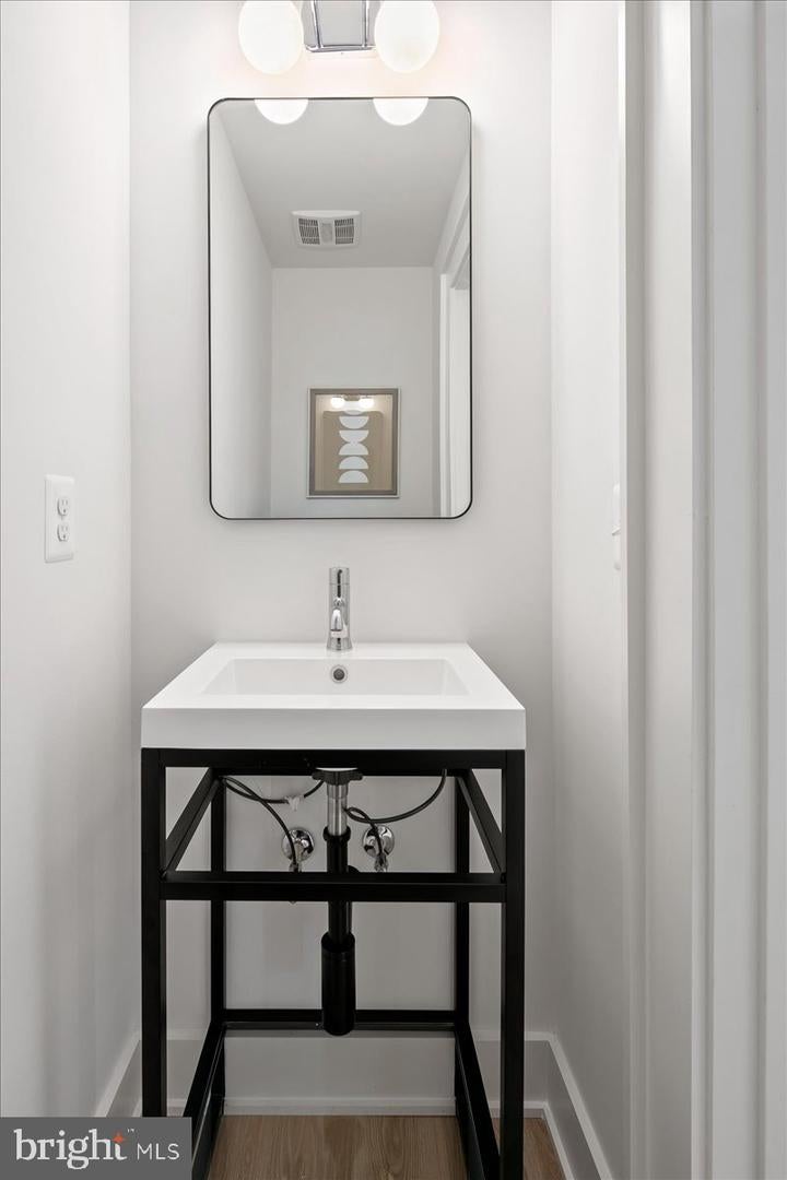 Arlington, Virginia, 22201, United States, 4 Bedrooms Bedrooms, ,5 BathroomsBathrooms,Residential,Active,2011879