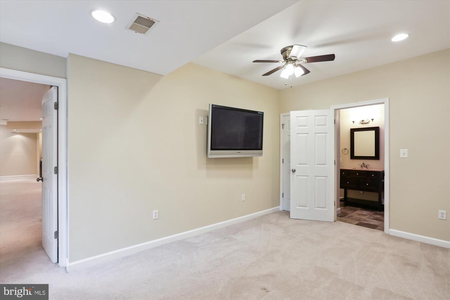 Frederick, Maryland, 21704, United States, 6 Bedrooms Bedrooms, ,4 BathroomsBathrooms,Residential,Active,1884907