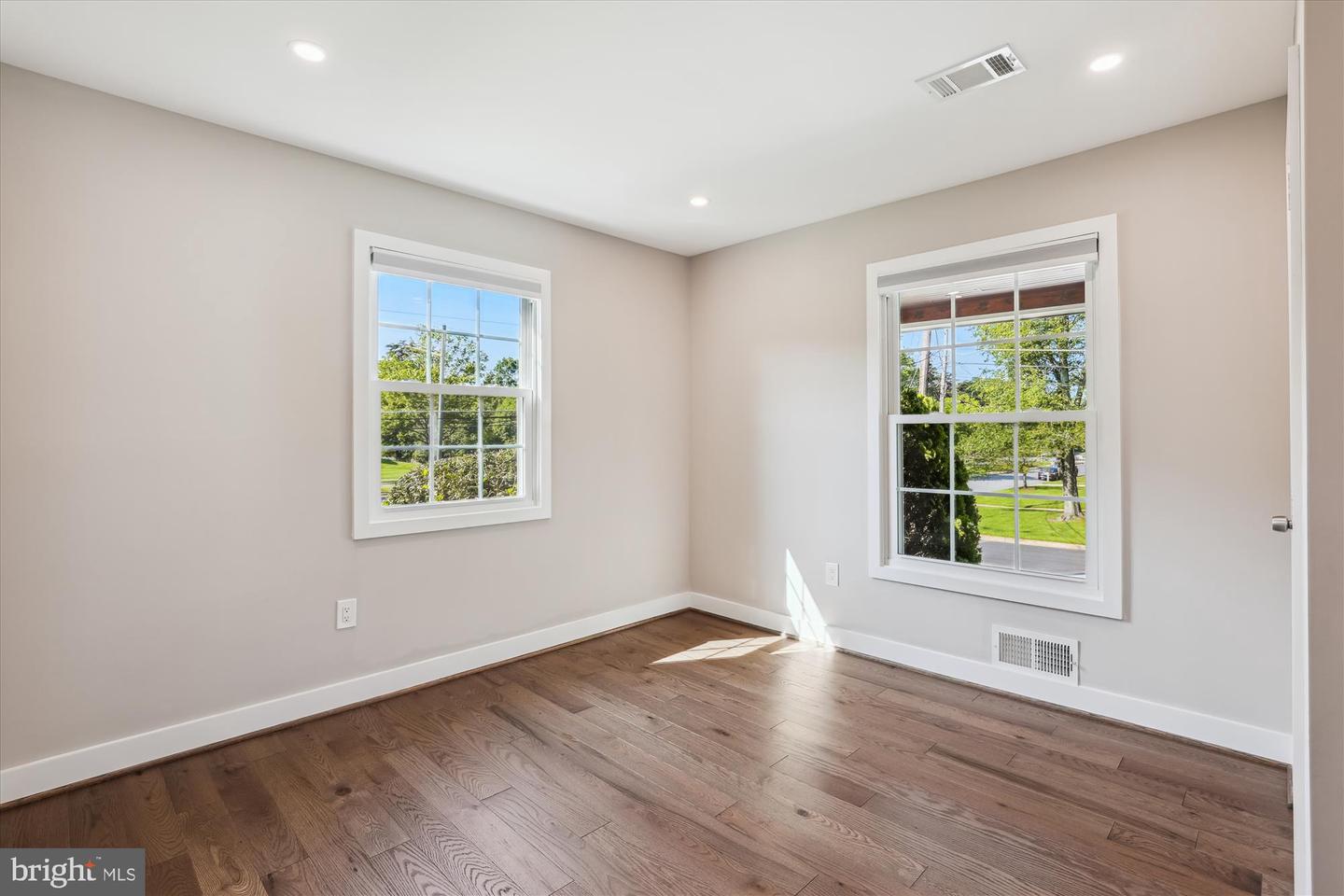 Vienna, Virginia, 22180, United States, 6 Bedrooms Bedrooms, ,4 BathroomsBathrooms,Residential,Active,1899895