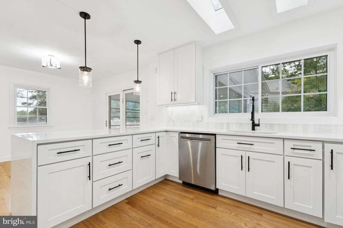 Arlington, Virginia, 22207, United States, 4 Bedrooms Bedrooms, ,3 BathroomsBathrooms,Residential,Active,1934775