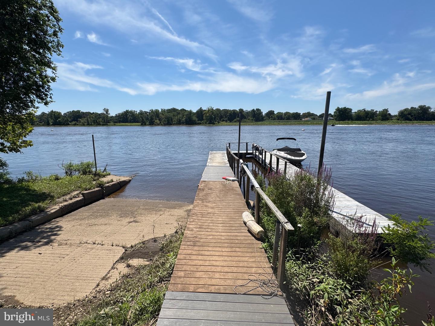 Delanco, New Jersey, 08075, United States, 5 Bedrooms Bedrooms, ,3 BathroomsBathrooms,Residential,Active,1914605