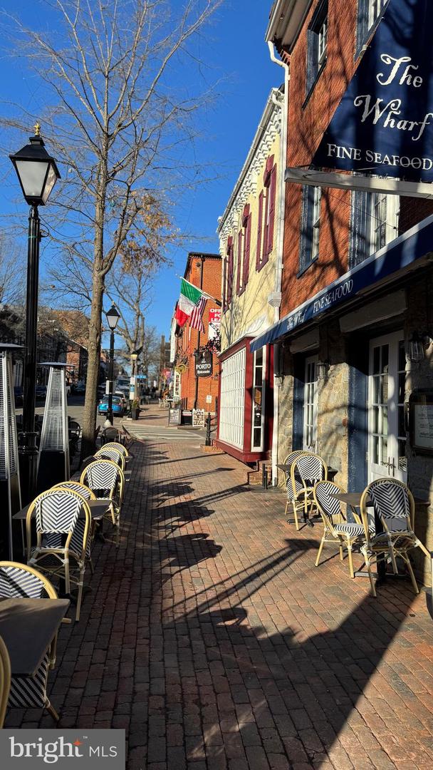 Alexandria, Virginia, 22314, United States, 3 Bedrooms Bedrooms, ,4 BathroomsBathrooms,Residential,Active,1933713