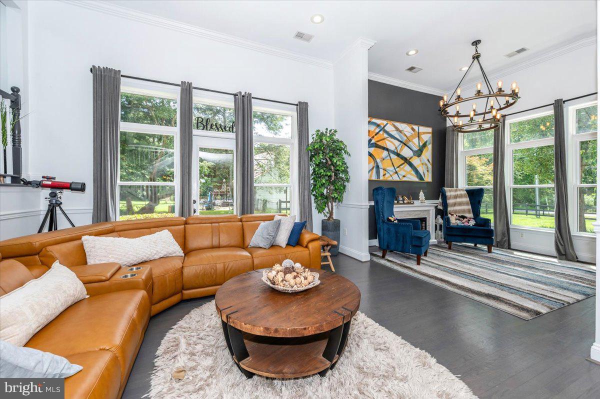 Fairfax, Virginia, 22030, United States, 5 Bedrooms Bedrooms, ,4 BathroomsBathrooms,Residential,Active,1892608