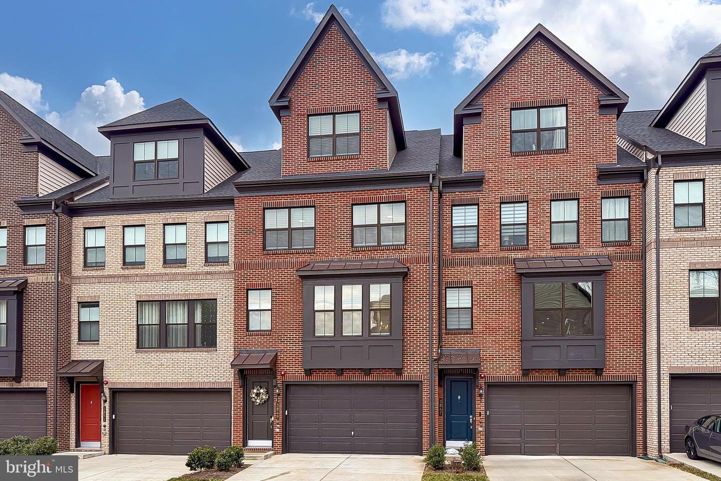 Fairfax, Virginia, 22033, United States, 4 Bedrooms Bedrooms, ,5 BathroomsBathrooms,Residential,Active,2010219