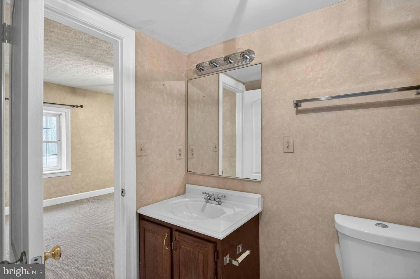 Clifton, Virginia, 20124, United States, 5 Bedrooms Bedrooms, ,6 BathroomsBathrooms,Residential,Active,2025639