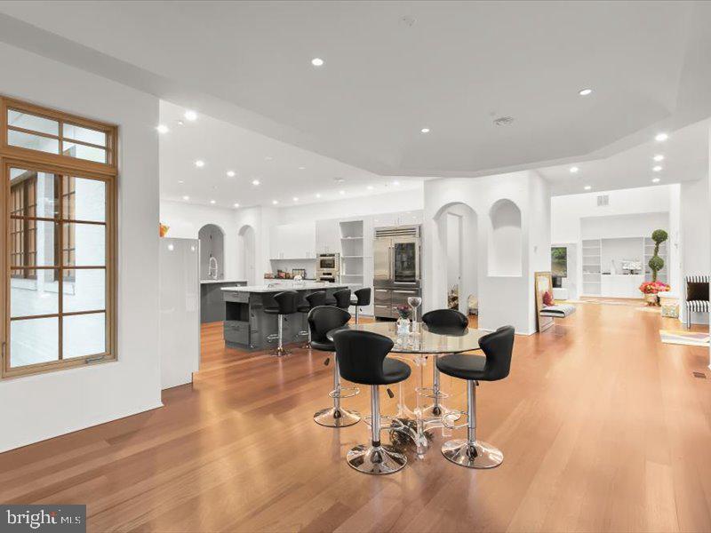 Potomac, Maryland, 20854, United States, 6 Bedrooms Bedrooms, ,7 BathroomsBathrooms,Residential,Active,1927645