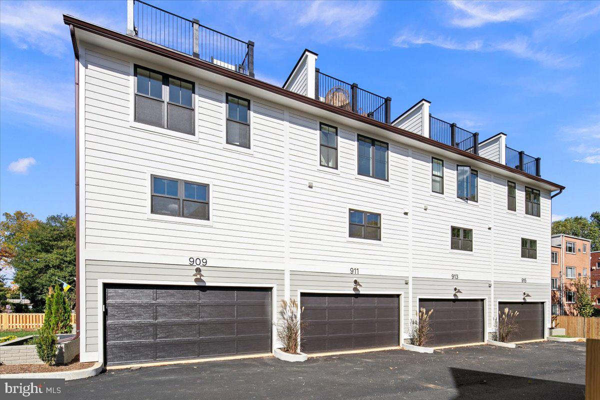 Arlington, Virginia, 22201, United States, 4 Bedrooms Bedrooms, ,5 BathroomsBathrooms,Residential,Active,1954022