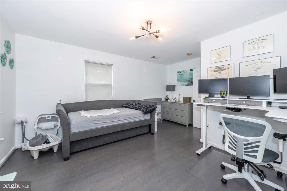 Fairfax, Virginia, 22030, United States, 5 Bedrooms Bedrooms, ,4 BathroomsBathrooms,Residential,Active,1892608