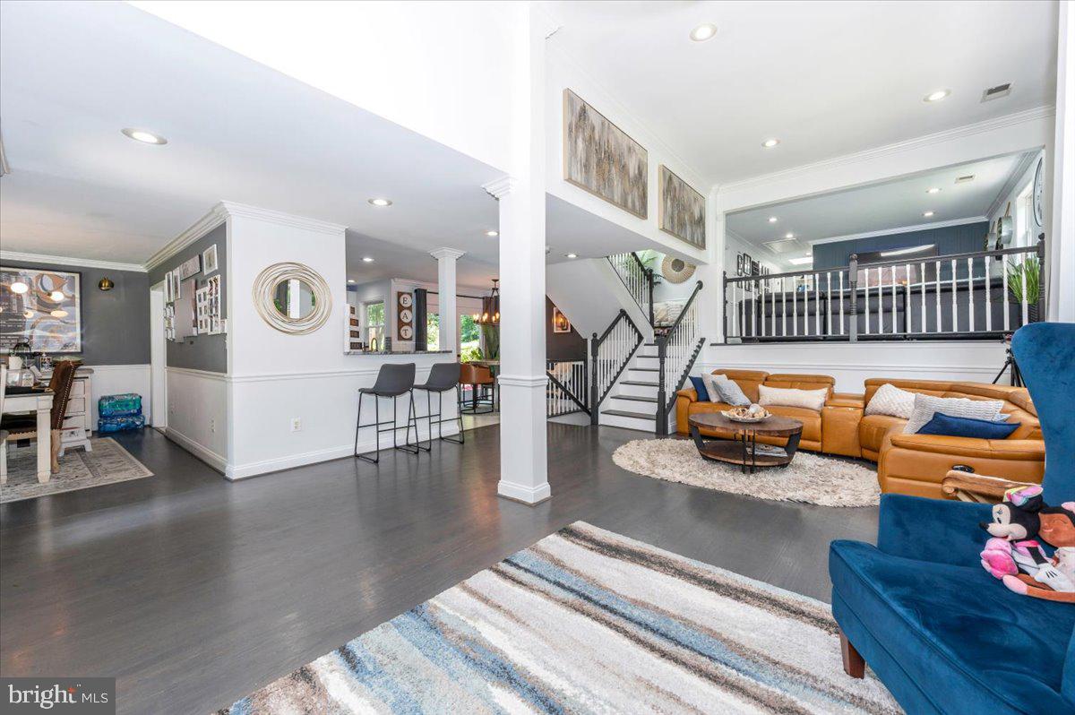 Fairfax, Virginia, 22030, United States, 5 Bedrooms Bedrooms, ,4 BathroomsBathrooms,Residential,Active,1892608