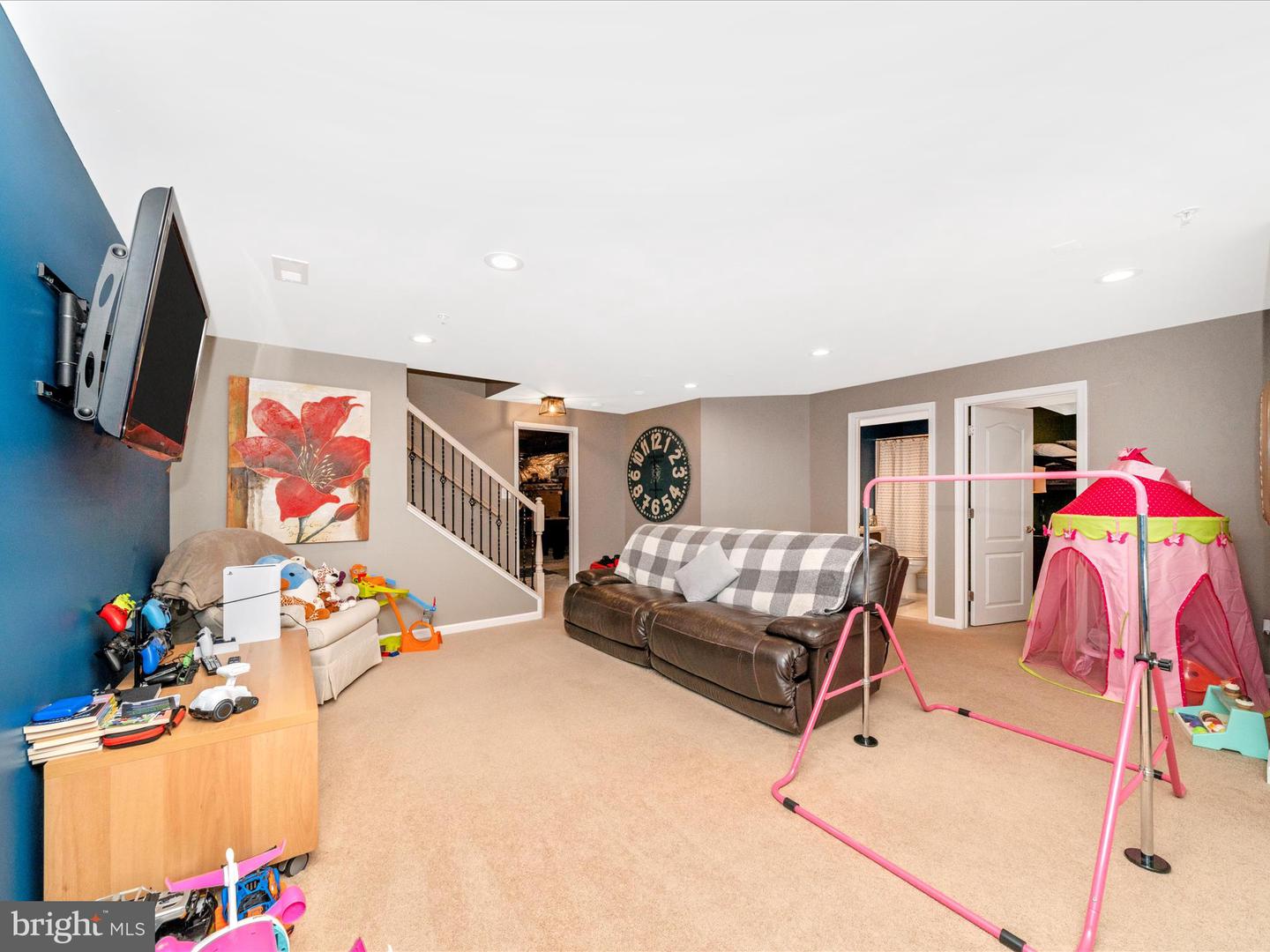 Clarksburg, Maryland, 20871, United States, 5 Bedrooms Bedrooms, ,4 BathroomsBathrooms,Residential,Active,1967123