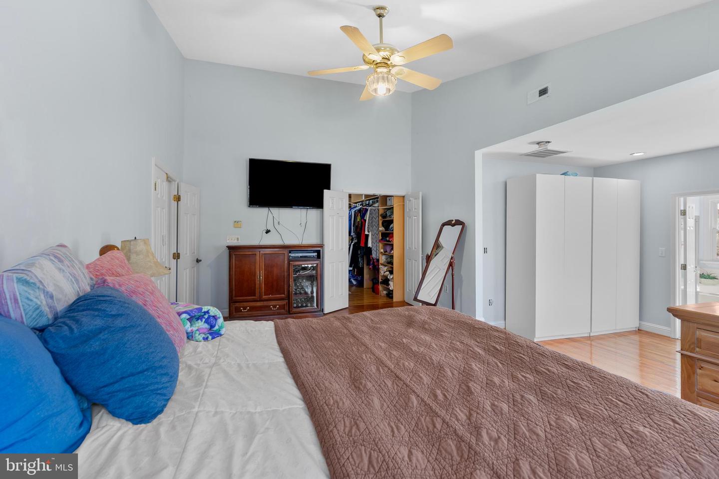 Gaithersburg, Maryland, 20879, United States, 5 Bedrooms Bedrooms, ,5 BathroomsBathrooms,Residential,Active,1999190