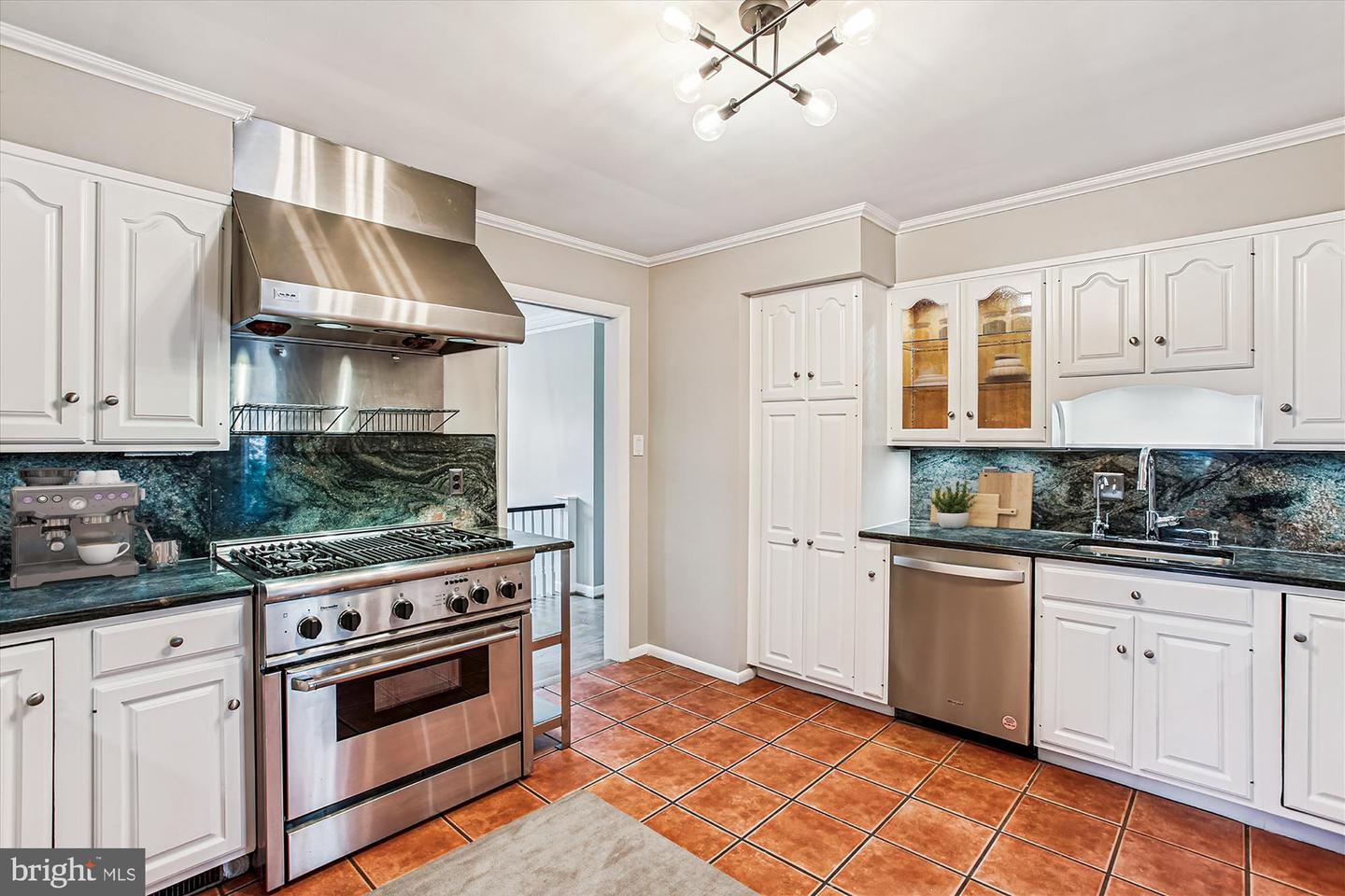 Arlington, Virginia, 22202, United States, 5 Bedrooms Bedrooms, ,3 BathroomsBathrooms,Residential,Active,1926909