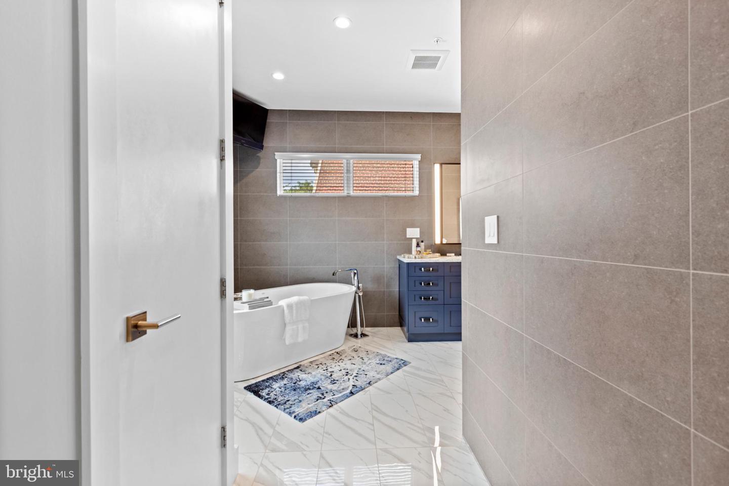 Philadelphia, Pennsylvania, 19146, United States, ,6 BathroomsBathrooms,Residential,Active,1862906