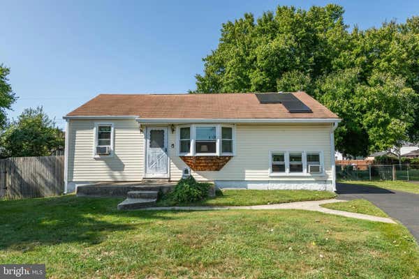 30 GREEN LYNNE DR, LEVITTOWN, PA 19057 - Image 1