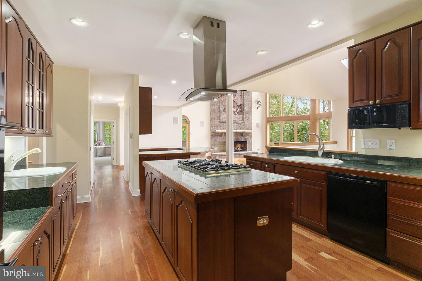 Sellersville, Pennsylvania, 18960, United States, 10 Bedrooms Bedrooms, ,7 BathroomsBathrooms,Residential,Active,1965847