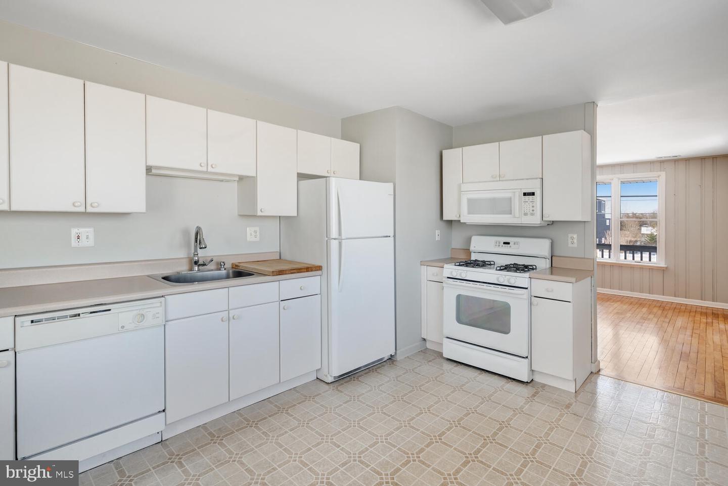 Barnegat Light, New Jersey, 08006, United States, 3 Bedrooms Bedrooms, ,2 BathroomsBathrooms,Residential,Active,2016106