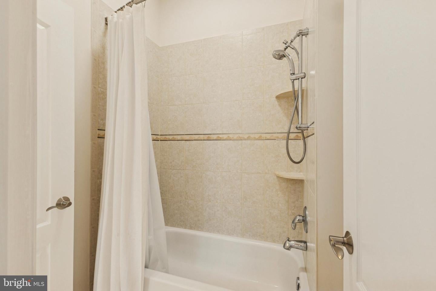 Gainesville, Virginia, 20155, United States, 3 Bedrooms Bedrooms, ,5 BathroomsBathrooms,Residential,Active,2015424