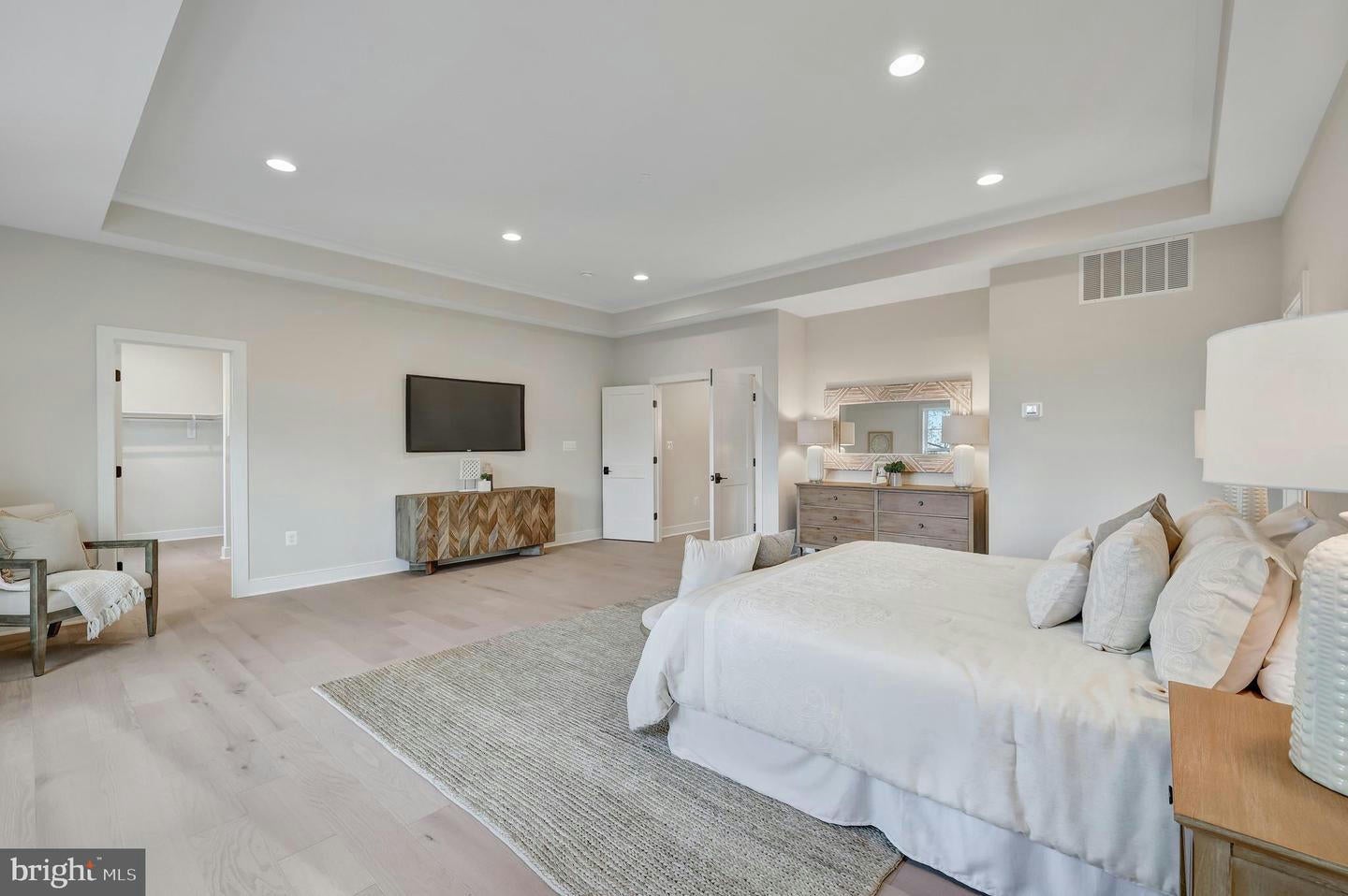 Arlington, Virginia, 22207, United States, ,Residential,Pending,1702157